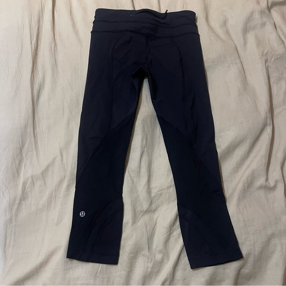 Lululemon Inspire Crop II *Luxtreme Size 4 - Picture 4 of 7